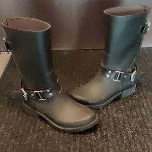 Black rainboots